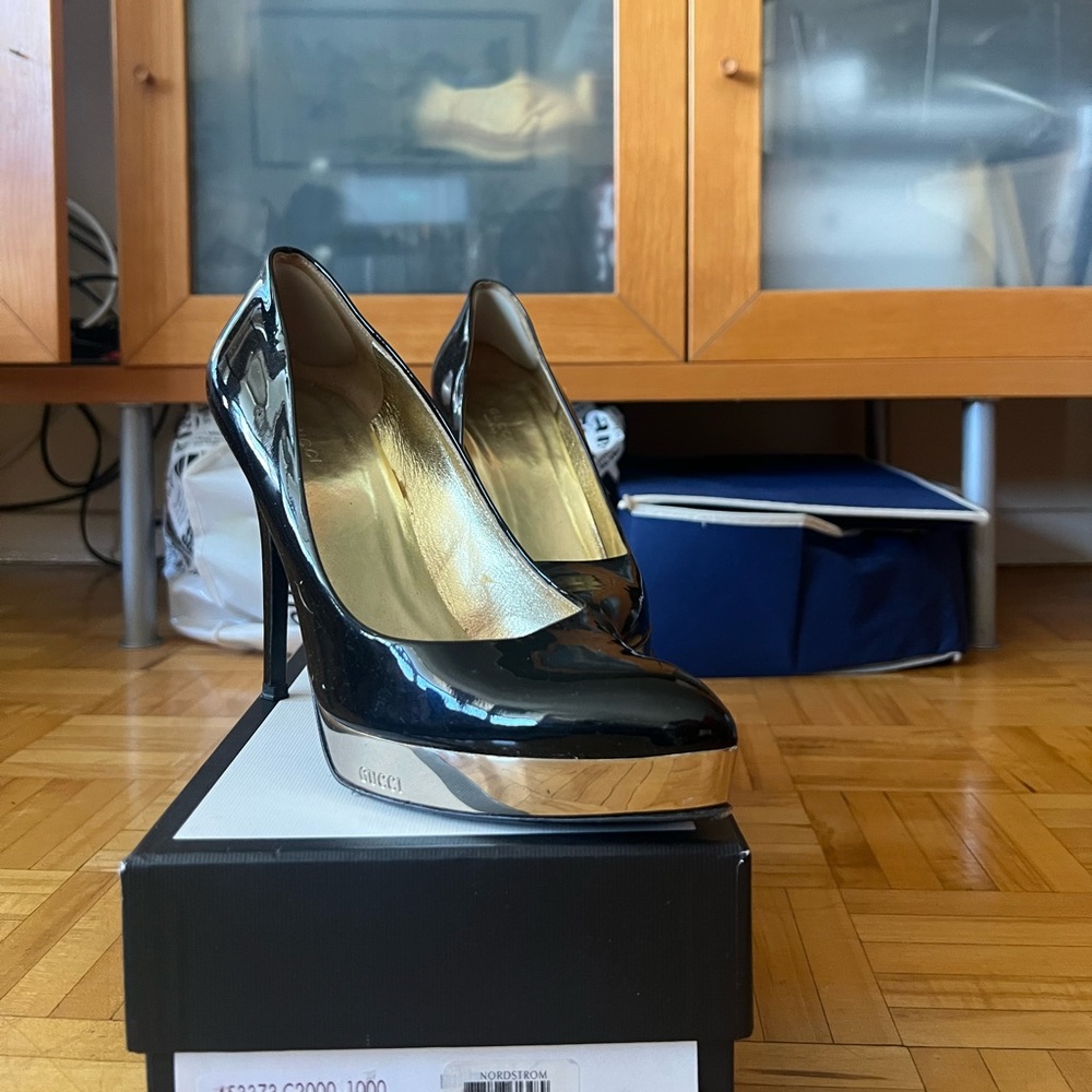Black patten leather pointed toe Gucci heels